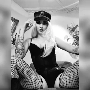 Strict Kitty making you feel small od kittyazora  4 snímek