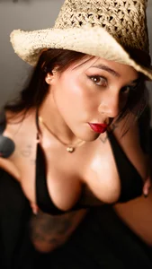 Victoria-swan your cowgirl  7টি ছবি