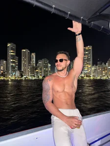 Beach time de ARON_TAYLER01  5 photos