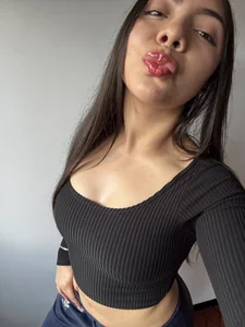 valepradaoficial💙 Bild 2