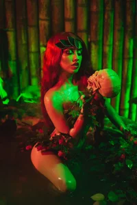 PaulinaSantos_ POISON IVY Bilde 7