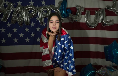 hillary_uckerman_ Happy independence❤️🤍💙 Immagine 