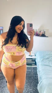 honeyannyy Bigass in shorts🫣 Immagine 