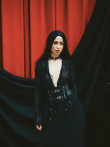 Amanda_River Romance with vampire Pic