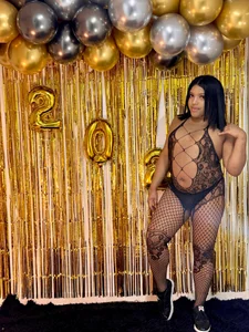 ShanayaKops "New year, same temptation — even harder to resist." 😈✨ Foto 6