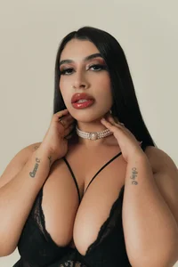 LeahLombardi_: Big Beauty ( 5 фото)