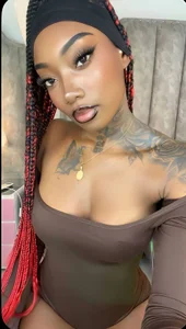 Today I put on my sports lingerie…🤎 de MilanJackson Foto 4