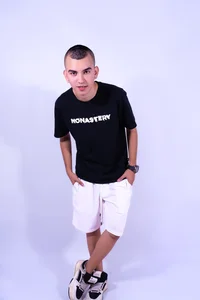 Rowan_Cley 😈 You bend... I’ll break the rules. รูป  4