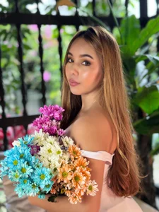 CarolineGraceX Spring vibes Pic