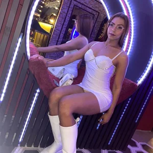 ass_naughty_20: Public ( 2 фото)