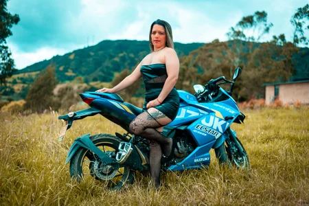 VeronicaBlake I love motorcycles ❤️‍🔥 Pic