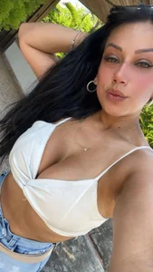 agatha_rusell_ Public Immagine  4