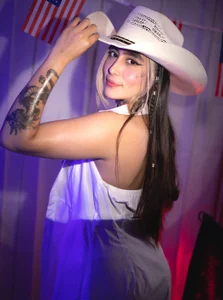 elodie_walker Happy July 4 Love 🤍💓 Bilde 3