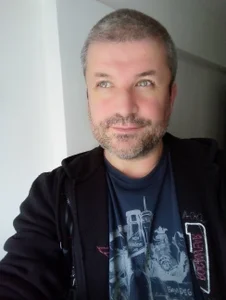 eyess12 eyess12 Foto