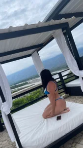 Sofia__riverasunny day☀️图片