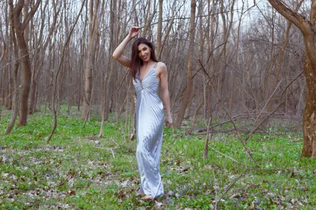 Rossaliaa Glamourous and romantic Poză