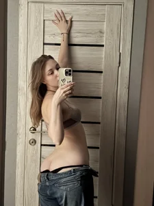 ElizaPurrr Me in jeans Pic 3