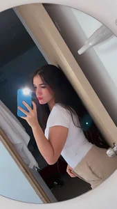 IsabellaDubois_のPublicの 3枚の写真