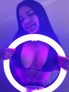 Luna_and_RoseのInnocent look, wild effect. 😈🔥の 3枚の写真