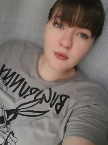 ElviraOreillly Public  2টি ছবি