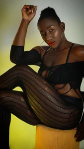 NahomyHawk Luminescent Soul 💄💛 Pic 5