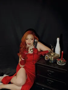 sahra_taylor_ Call me in this new year ✨ Pic 2