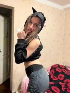 MaryBennetts Pusi waits in silence while time slows down Foto 4