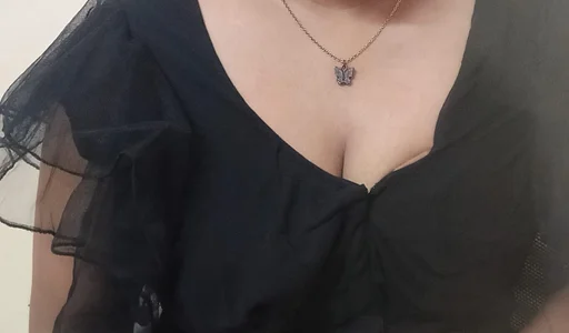 Rashmi-Sexy Public Pic 4