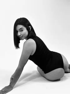 AlyssaRay B&W Foto 8