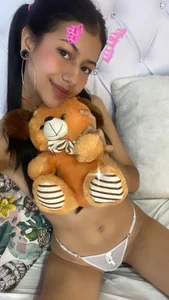 kimbaileys playing a little  2. fénykép