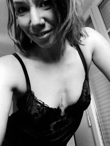 Nlixxx Public  3টি ছবি