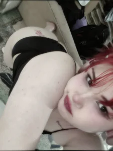 bloodsweett 🩷🤟🏻 Foto