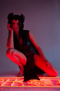 NiamhSatie: leather ( 2 фото)