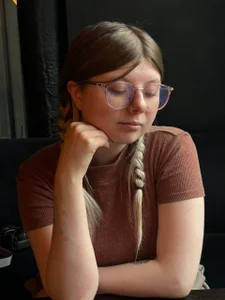 YukiBlush serious lady 😎 - {count, plural, one {תמונה אחת} two {שתי תמונות} many {# תמונות} other {# תמונות}}