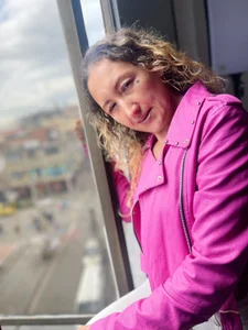 Charlotte-Sweet- window Pic