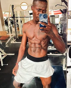 calvin_soussaaのgymの 2枚の写真