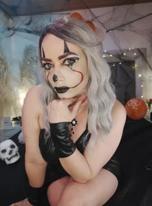 Jeanineescott GOTHIC CLOWN Pic 3