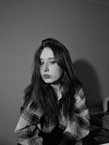 Emily_Gin Public Gambar