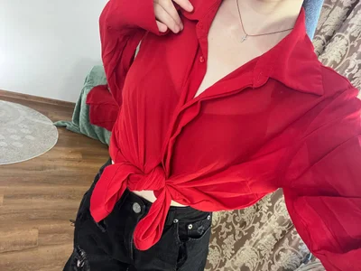 SylviaBayliss a few of my outfits for you Hình 8