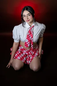EmilyTurneer A Sexy schoolgirl 📚  2টি ছবি