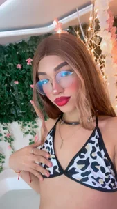 Cute_Aleja Public Pic 3