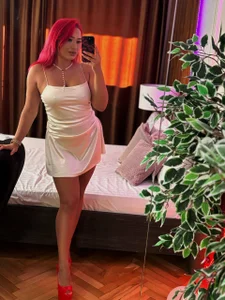 EmyHilton White Immagine  4