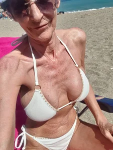 SexyMatureLouisa Spain now horny Pic 5