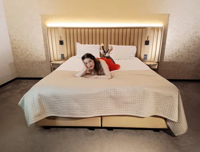 IsabeauRoseart's Glamour/Cosplay Sex Photo 1