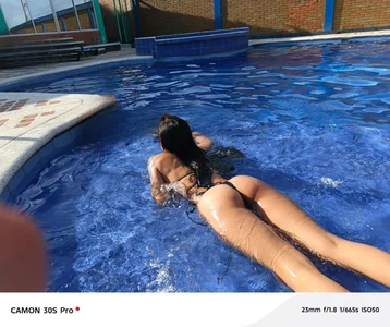 Pool day de hellen_tease  Imagens