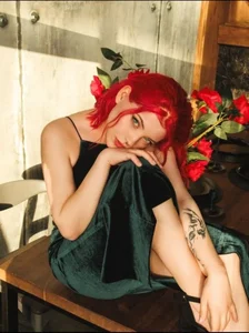 SarahStanleyyy Something about Lisa Pic 5