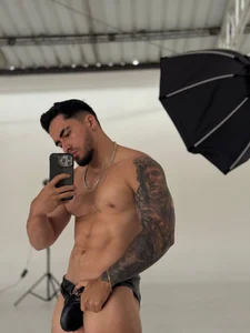 behind the scenes de Brad_Summer Foto 5