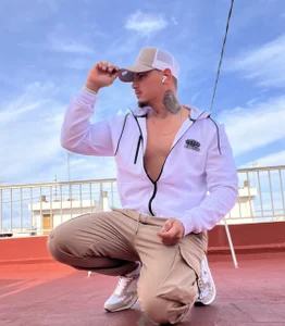 Milanthompson2025: Thebigboss ( 7 фото)