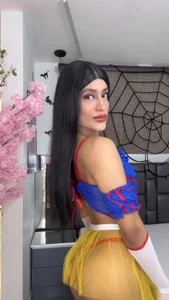 _cat_18: What costume should i wear tonight? Snow white or cheerleader ( 3 фото)