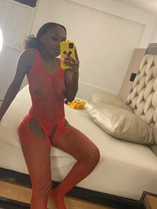 for you ...black y red de alika_brown_  4 photos